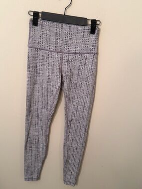 Lululemon Wunder Under High Rise Luxtreme 28” Inseam Size 4